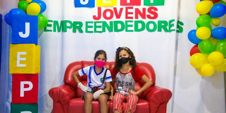 Secretaria Municipal de Educação em parceria com o SEBRAE realiza feira de Jovens Empreendedores Primeiros Passos