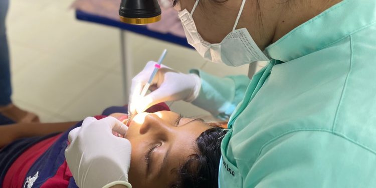 Prefeitura Itinerante em Jaru Uaru levou atendimentos odontológicos e de enfermagem à população; ação é uma parceria da Prefeitura de Jaru com a Fimca Unicentro