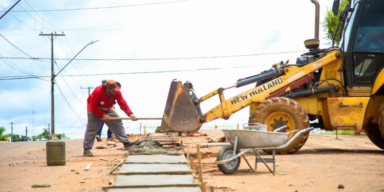Canteiros da Avenida Florianópolis devem ser concluídos nos próximos dias