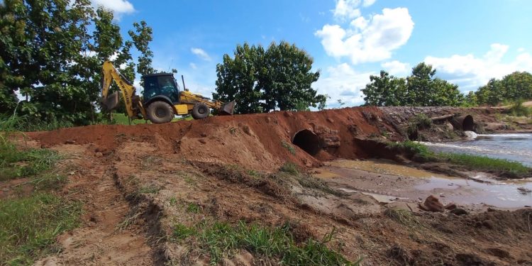 Prefeitura de Jaru age rápido e recupera trecho danificado pelas chuvas em Tarilândia