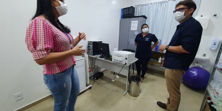 Prefeito e secretários e acompanham e vistoriam atividades nas unidades de saúde do município