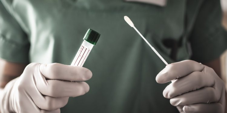 Portaria do Ministério da Saúde determina que pacientes positivos para a Covid-19 não precisam apresentar atestado médico