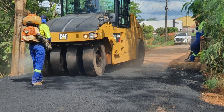 Prefeitura de Jaru realiza reparo em cabeceira da ponte sobre o Rio Mororó no setor 06