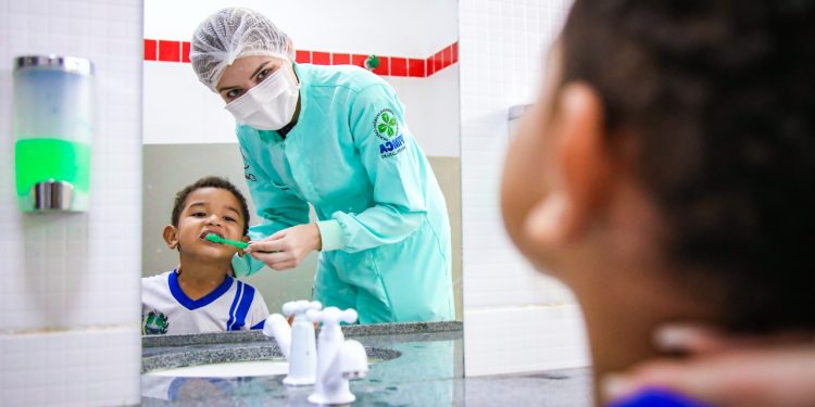 Prefeitura de Jaru leva atendimento de saúde aos alunos da escola Maria do Socorro