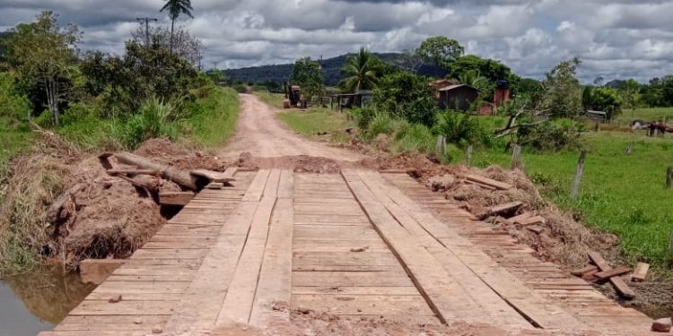 Prefeitura de Jaru reconstrói ponte na linha 627 na região de Tarilândia
