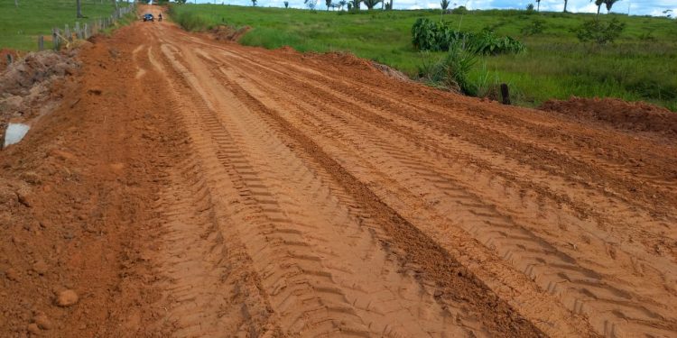 Secretaria de obras e serviços públicos recupera trecho no travessão da Linha 623