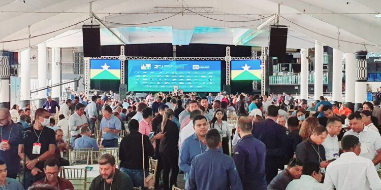 Comitiva jaruense prestigia 2º Fórum de Prefeitos e Vereadores promovido pelo Governo do Estado