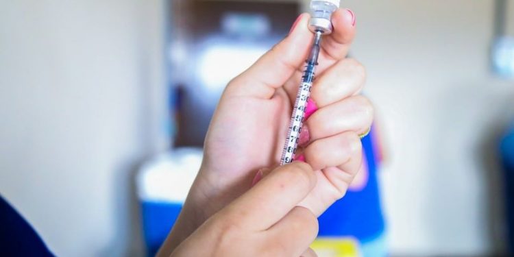 Em Jaru, secretaria de saúde libera vacina contra a gripe H1N1 para novos públicos; confira os grupos prioritários