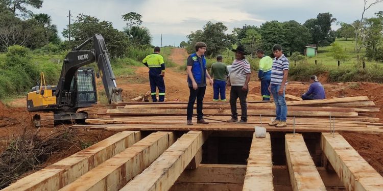 Obras de construção da ponte sobre o Rio Verde na Linha 608 chegam à reta final