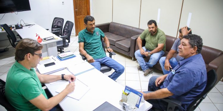 Prefeito recebe diretoria da Associação dos Produtores Rurais da 632