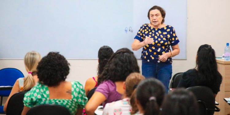 Prefeitura de Jaru capacita servidores para atendimento de alunos autistas