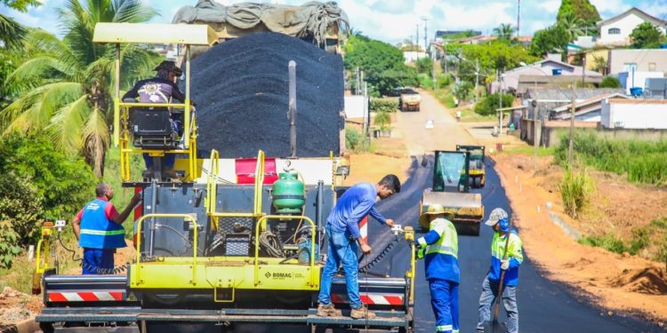 Serviço de pavimentação asfáltica na galeria da Afonso José no setor 1 A é concluído