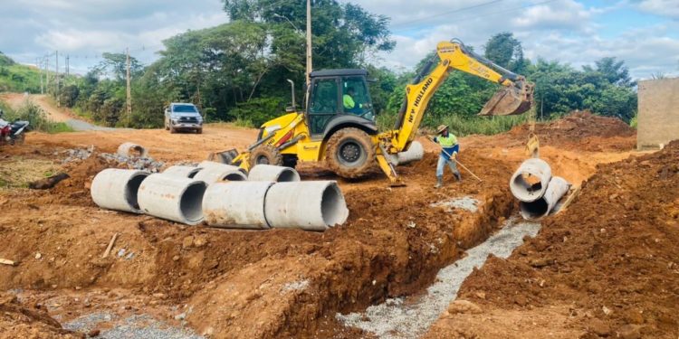 Prefeitura de Jaru continua com serviço de drenagem na galeria da Avenida Florianópolis
