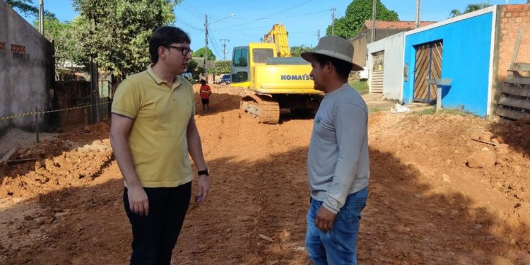Prefeitura de Jaru inicia processo de pavimentação da Av. Dom Pedro I no setor 06; recurso é da deputada federal Silvia Cristina e senador Acir Gurgacz