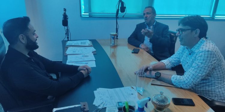 Reunião entre prefeito e equipe do governo de Rondônia reforça parceria para a execução do Tchau Poeira em Jaru