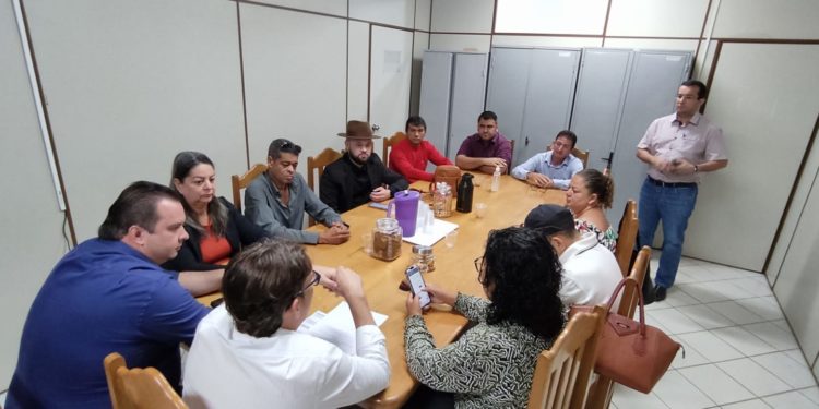 Câmara de vereadores aprova Projeto de Lei que garante gratificação para servidores da educação em Jaru