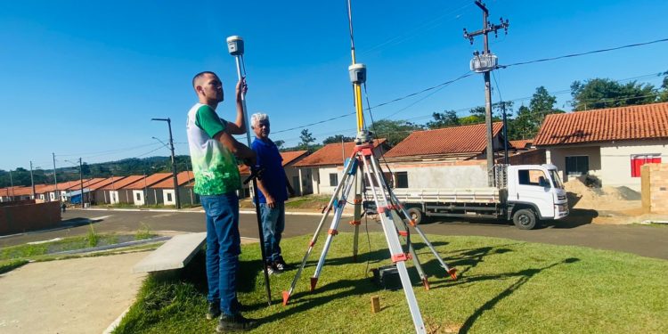 Prefeitura de Jaru atende solicitação de base aliada da câmara de vereadores e realiza delimitação de terrenos no Residencial Primavera
