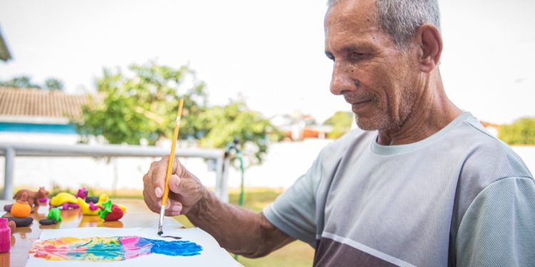 Prefeitura realiza “Tarde da Arte” com moradores do Lar do Idoso