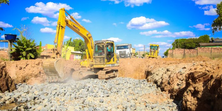 Asfalta Jaru: Prefeitura inicia serviços para pavimentar Rua Almirante Barroso no setor 03