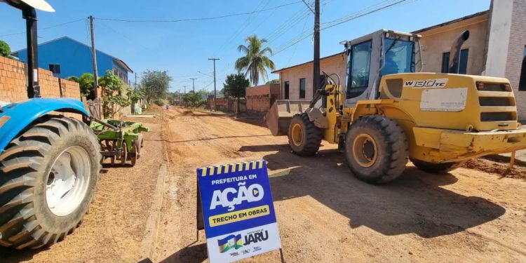Rua Frei Caneca entre a Padre Chiquinho no setor 07 é mais um trecho contemplado com o Asfalta Jaru