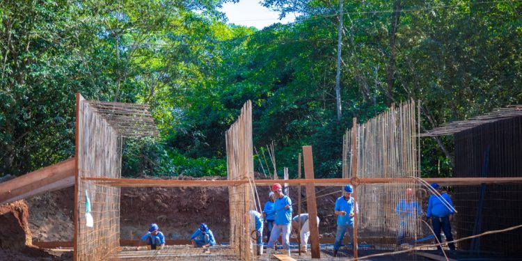 Construção de galeria na Rua Tapajós no setor 02 beneficiará moradores e estudantes da região