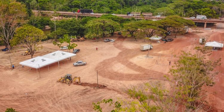 Prefeitura de Jaru inicia montagem da estrutura para o 12º Barco Cross; evento acontece nos dias 04 e 05 de junho