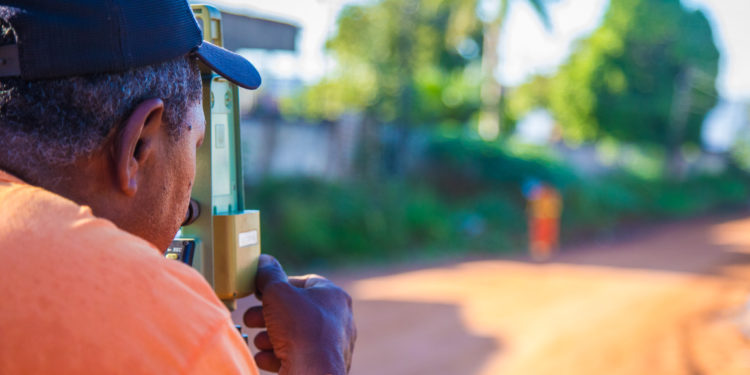 Iniciadas obras de pavimentação na Rua Ceará no setor 03 em Jaru