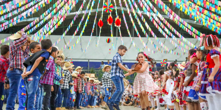 Arraiá das Escolas Municipais em Jaru é sucesso de público