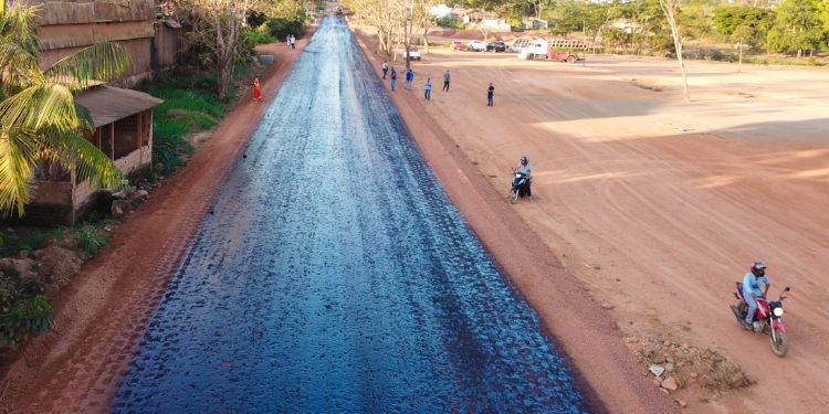 O progresso chegou: Rua Beira Rio é imprimada e está pronta para receber asfalto
