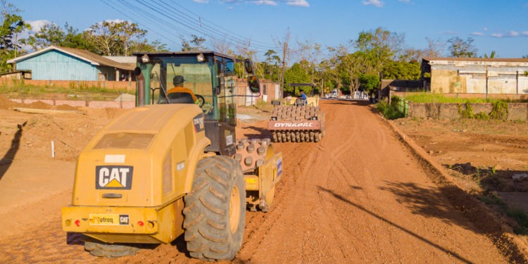 Serviços de pavimentação asfáltica avançam em Jaru; trecho da Padre Adolpho Rohl também é contemplado
