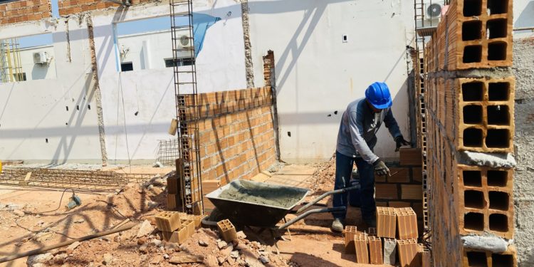Obras de ampliação da UTI municipal de Jaru seguem em ritmo acelerado