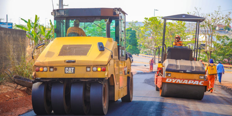 Asfalto chega também às Ruas Ceará e Paraná no setor 05 em Jaru