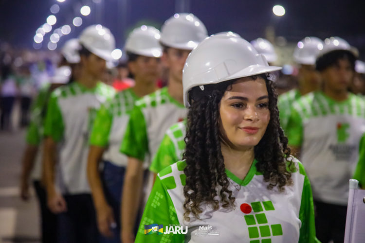 Desfile Cívico de 07 de Setembro em Jaru atrai milhares de pessoas