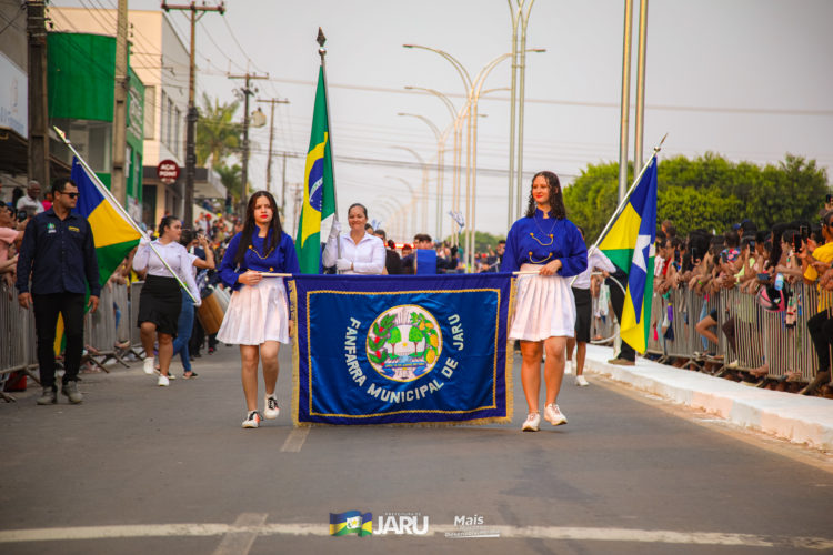 Desfile Cívico de 07 de Setembro em Jaru atrai milhares de pessoas
