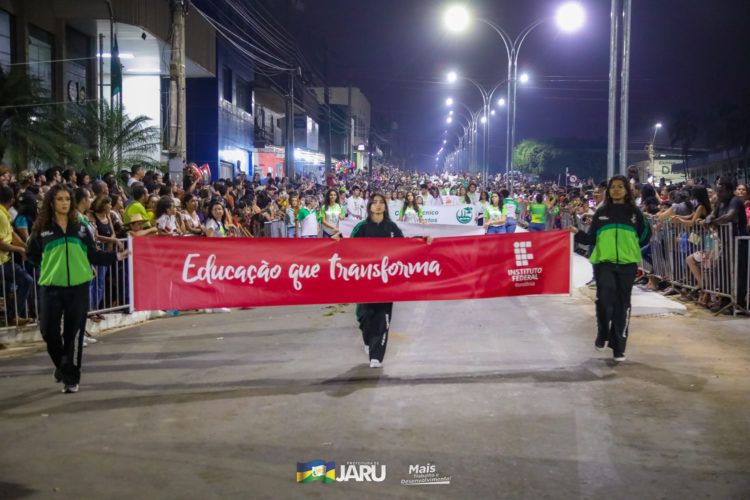 Desfile Cívico de 07 de Setembro em Jaru atrai milhares de pessoas