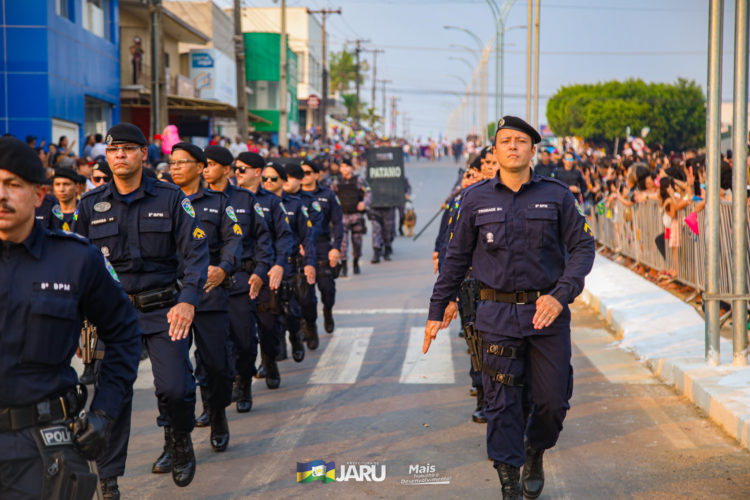 Desfile Cívico de 07 de Setembro em Jaru atrai milhares de pessoas
