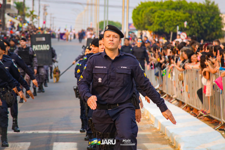 Desfile Cívico de 07 de Setembro em Jaru atrai milhares de pessoas