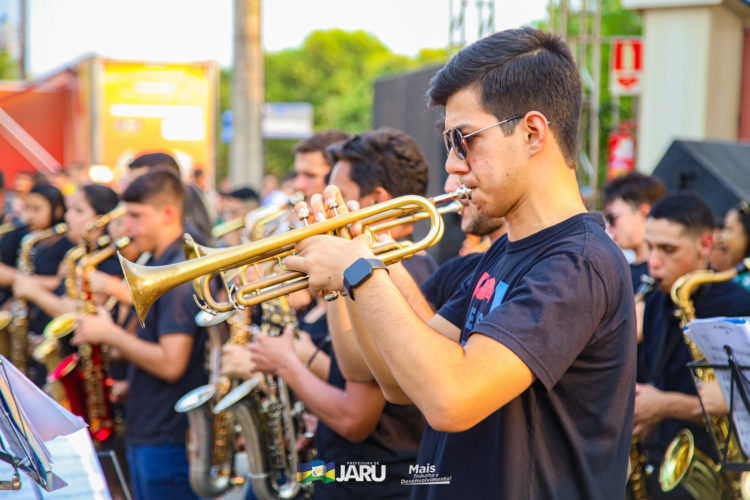 Desfile Cívico de 07 de Setembro em Jaru atrai milhares de pessoas