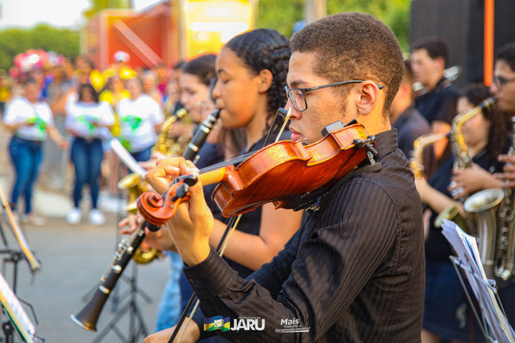 Desfile Cívico de 07 de Setembro em Jaru atrai milhares de pessoas