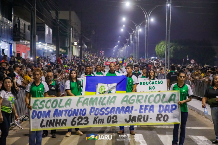 Desfile Cívico de 07 de Setembro em Jaru atrai milhares de pessoas