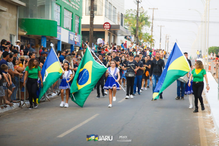 Desfile Cívico de 07 de Setembro em Jaru atrai milhares de pessoas