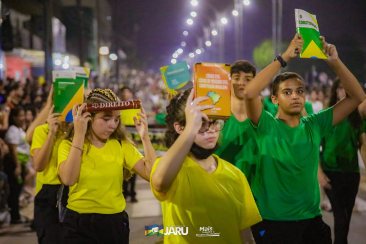 Desfile Cívico de 07 de Setembro em Jaru atrai milhares de pessoas