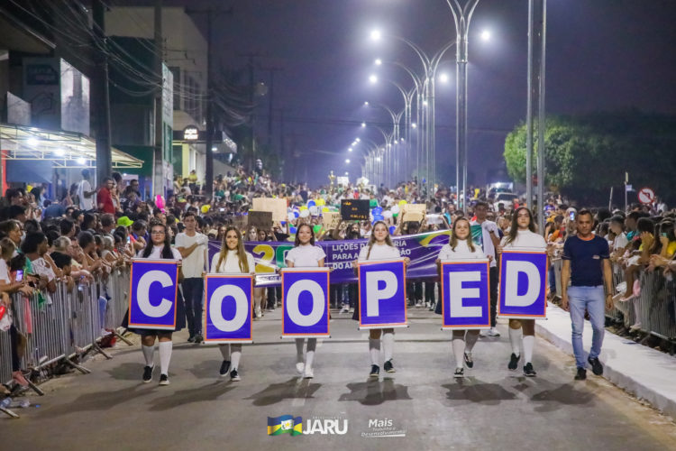 Desfile Cívico de 07 de Setembro em Jaru atrai milhares de pessoas