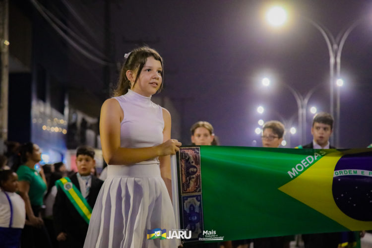 Desfile Cívico de 07 de Setembro em Jaru atrai milhares de pessoas