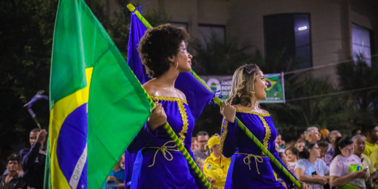 Desfile Cívico de 07 de Setembro em Jaru atrai milhares de pessoas