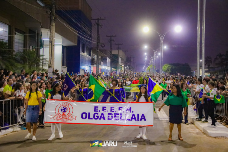 Desfile Cívico de 07 de Setembro em Jaru atrai milhares de pessoas