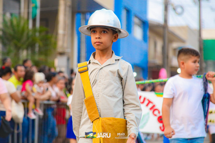 Desfile Cívico de 07 de Setembro em Jaru atrai milhares de pessoas