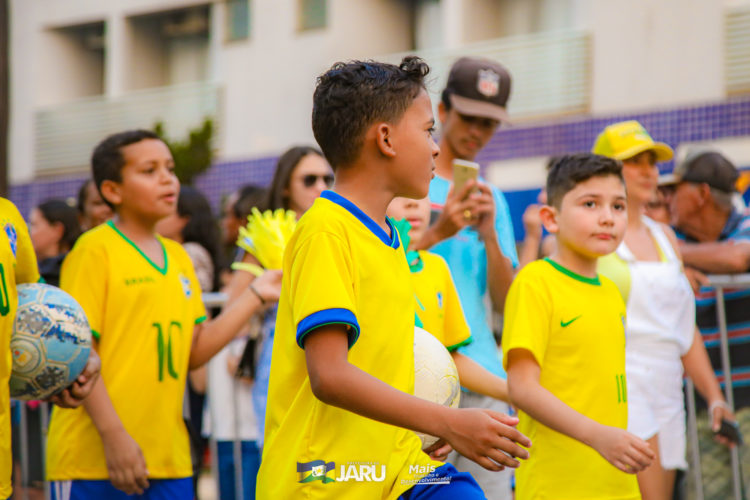 Desfile Cívico de 07 de Setembro em Jaru atrai milhares de pessoas