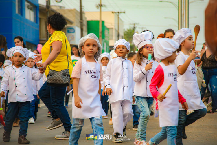 Desfile Cívico de 07 de Setembro em Jaru atrai milhares de pessoas