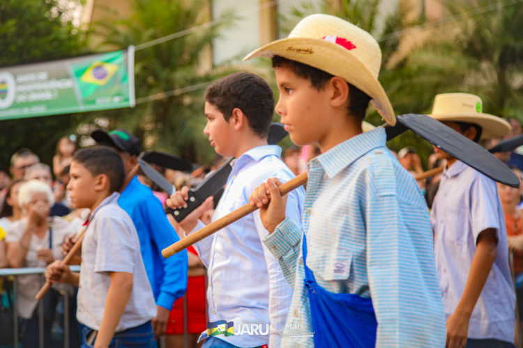 Desfile Cívico de 07 de Setembro em Jaru atrai milhares de pessoas